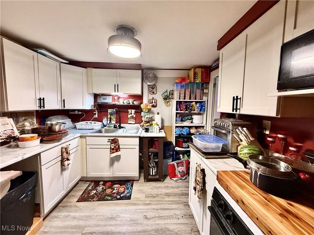 1447 Grove Avenue NW, Warren, OH 44483