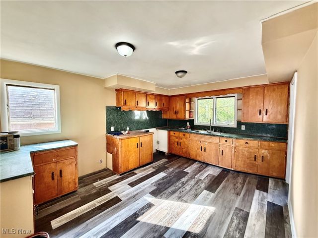 1447 Grove Avenue NW, Warren, OH 44483