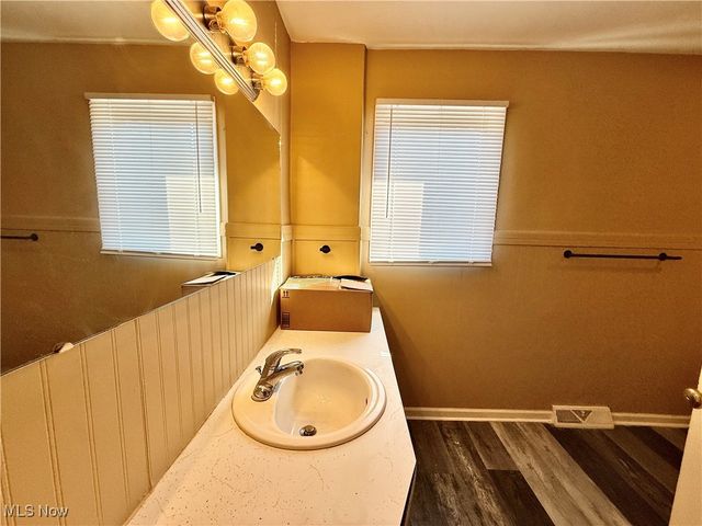 1447 Grove Avenue NW, Warren, OH 44483