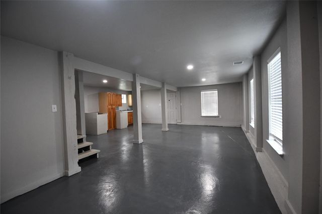239 County Road 2226, Cleveland, TX 77327
