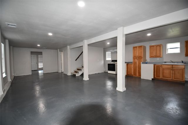 239 County Road 2226, Cleveland, TX 77327