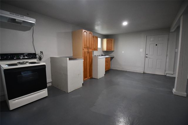 239 County Road 2226, Cleveland, TX 77327