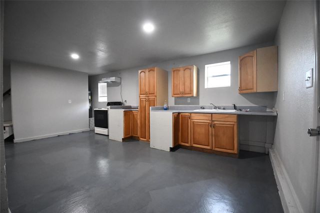239 County Road 2226, Cleveland, TX 77327