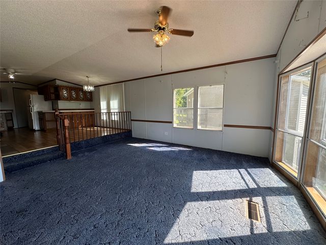 60 W Rock Creek West Street, Kellogg, IA 50135