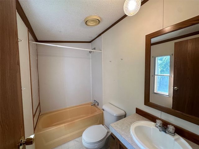 60 W Rock Creek West Street, Kellogg, IA 50135