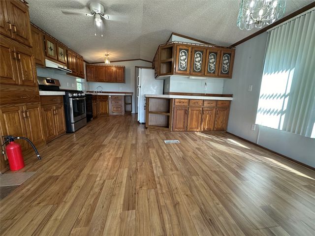 60 W Rock Creek West Street, Kellogg, IA 50135