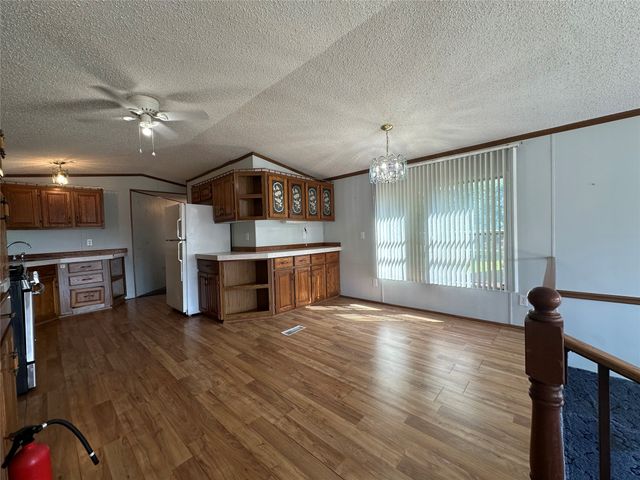 60 W Rock Creek West Street, Kellogg, IA 50135