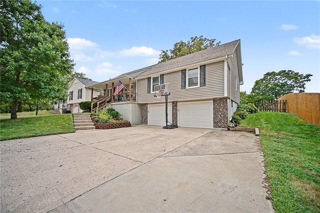 1307 SW 24th Street, Blue Springs, MO 64015