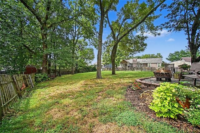 1307 SW 24th Street, Blue Springs, MO 64015