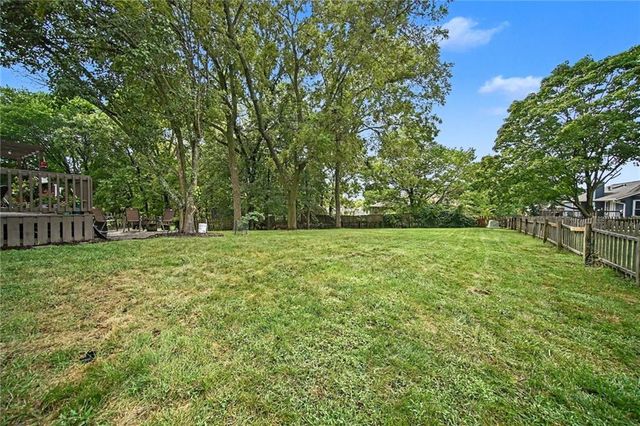 1307 SW 24th Street, Blue Springs, MO 64015