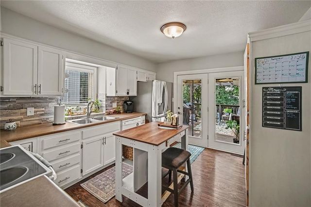 1307 SW 24th Street, Blue Springs, MO 64015