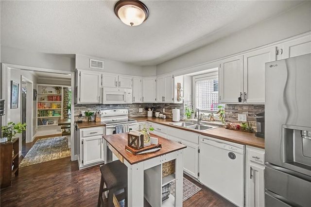 1307 SW 24th Street, Blue Springs, MO 64015