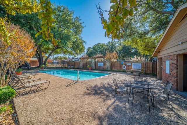 5676 Cedar Creek Drive, Benbrook, TX 76109