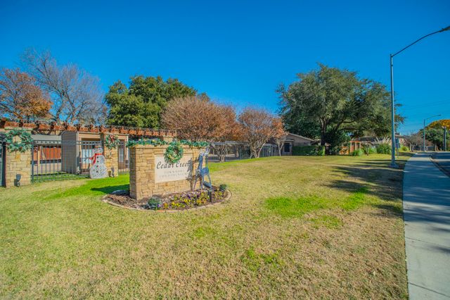 5676 Cedar Creek Drive, Benbrook, TX 76109