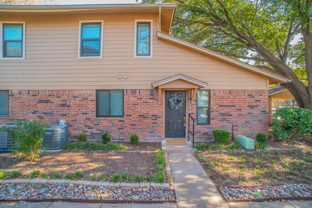 5676 Cedar Creek Drive, Benbrook, TX 76109