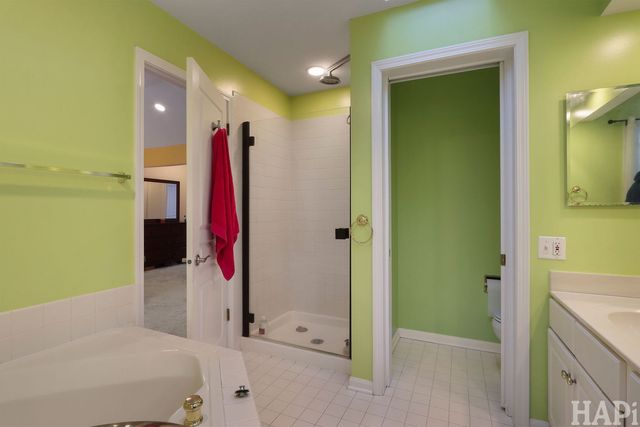 1121 Williamsburg Circle, Grayslake, IL 60030