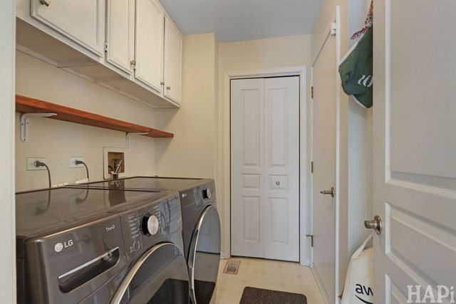 1121 Williamsburg Circle, Grayslake, IL 60030