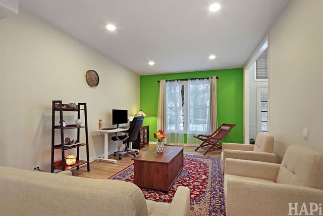 1121 Williamsburg Circle, Grayslake, IL 60030