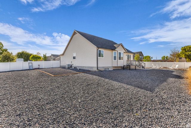 1373 N 2700 W, Clinton, UT 84015