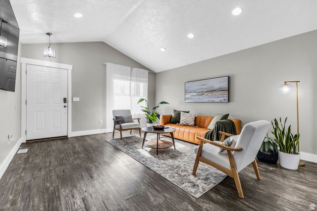 1373 N 2700 W, Clinton, UT 84015