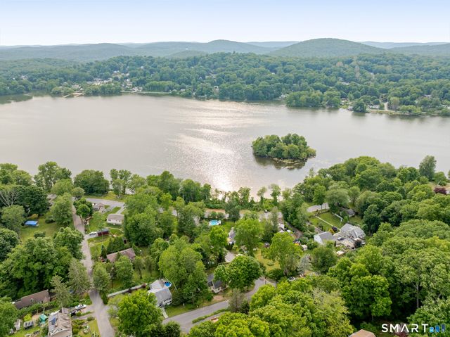 19 Calverton Drive, New Fairfield, CT 06812