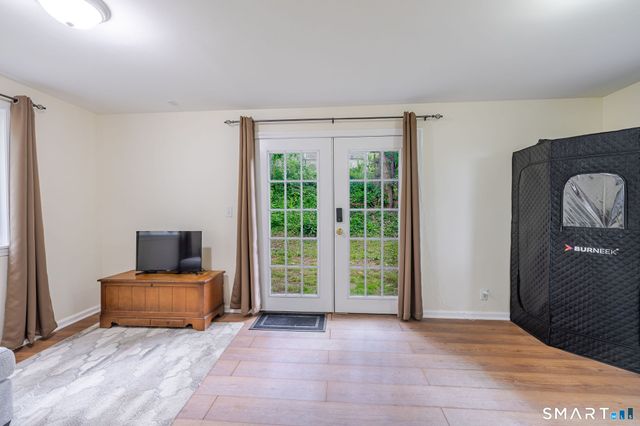 19 Calverton Drive, New Fairfield, CT 06812