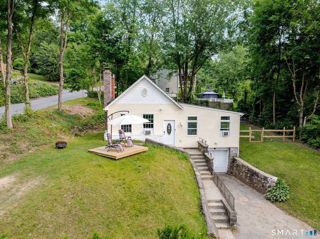 19 Calverton Drive, New Fairfield, CT 06812