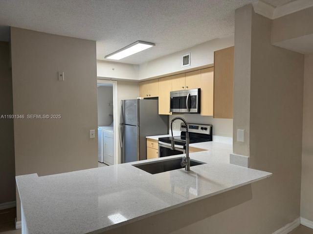 2494 Centergate Dr 201, Miramar, FL 33025