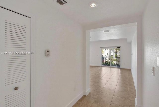 11401 NW 89th St 213, Doral, FL 33178