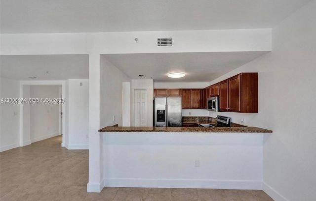 11401 NW 89th St 213, Doral, FL 33178