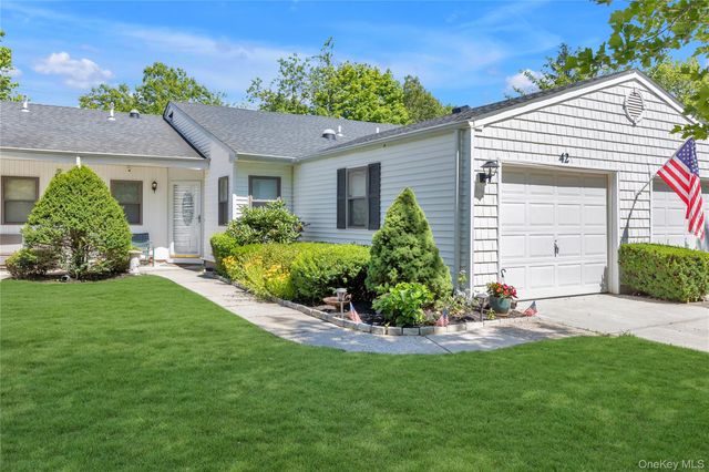 42 Knolls Drive, Stony Brook, NY 11790