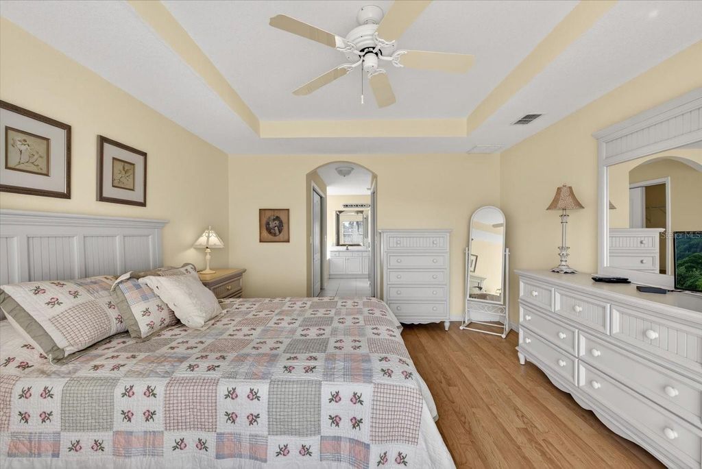 Image 15 of property listing at 10824 COLLAR DR, San Antonio, FL 33576