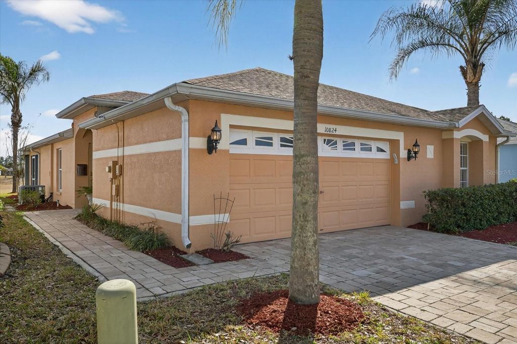 Image 21 of property listing at 10824 COLLAR DR, San Antonio, FL 33576