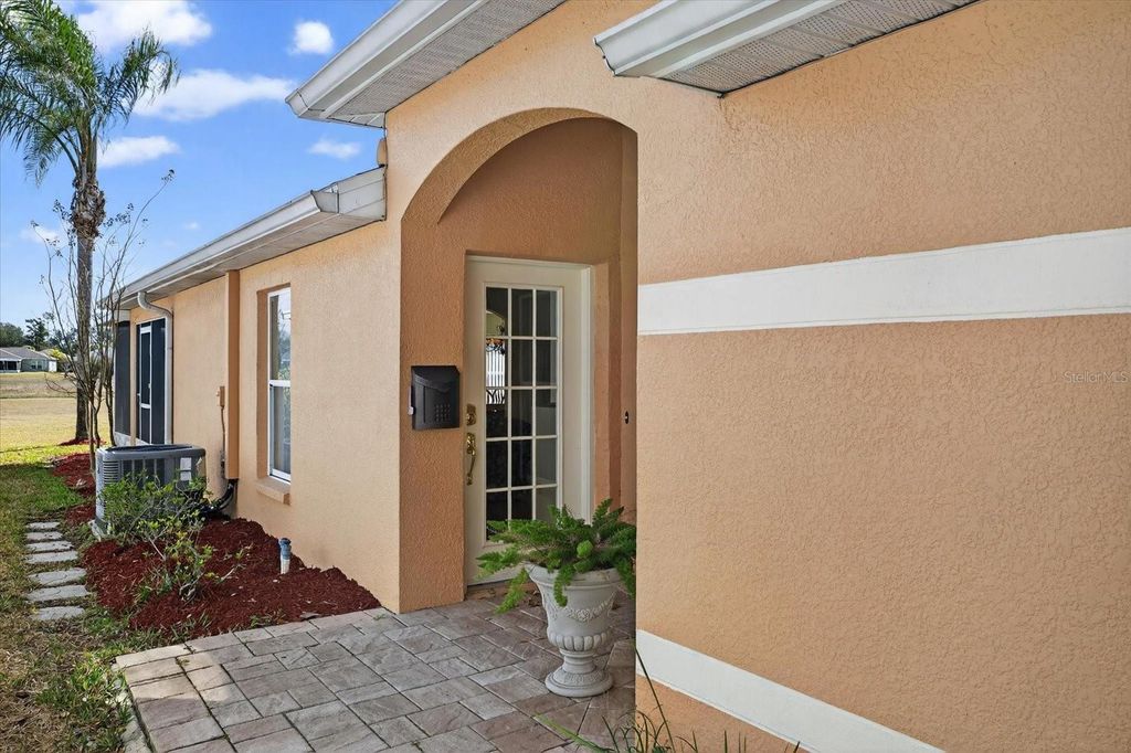 Image 4 of property listing at 10824 COLLAR DR, San Antonio, FL 33576