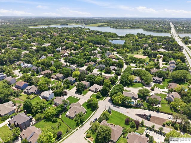16630 Oak Street, Omaha, NE 68130