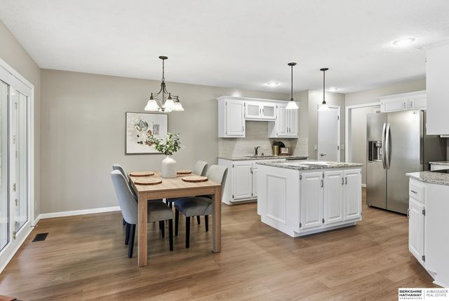 16630 Oak Street, Omaha, NE 68130