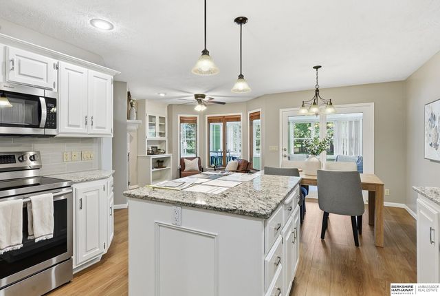 16630 Oak Street, Omaha, NE 68130