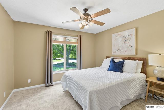 16630 Oak Street, Omaha, NE 68130