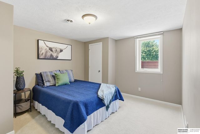 16630 Oak Street, Omaha, NE 68130