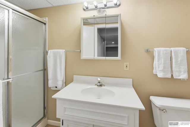 16630 Oak Street, Omaha, NE 68130