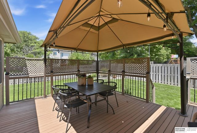 16630 Oak Street, Omaha, NE 68130