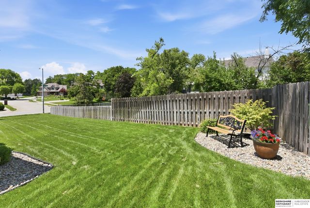 16630 Oak Street, Omaha, NE 68130