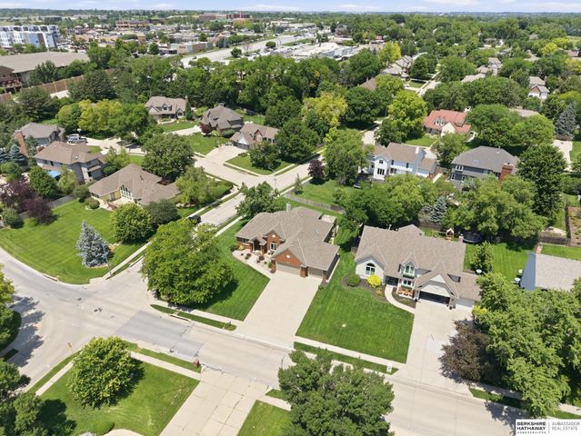 16630 Oak Street, Omaha, NE 68130