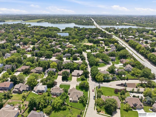 16630 Oak Street, Omaha, NE 68130