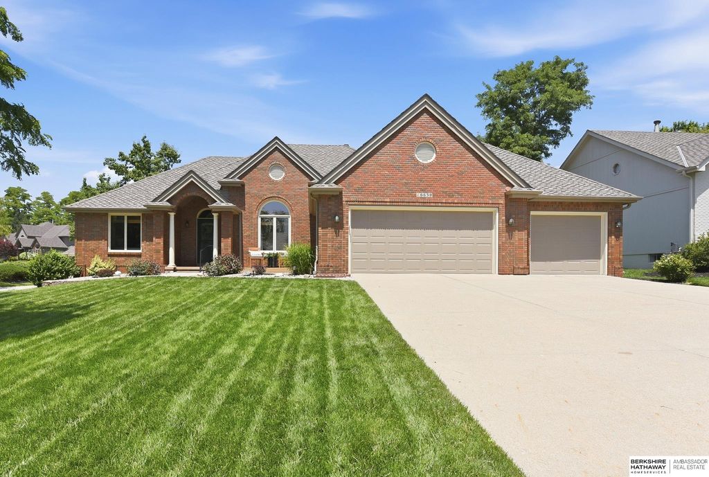 16630 Oak Street, Omaha, NE 68130