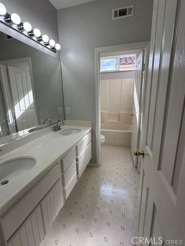47 Eaglecreek, Irvine, CA 92618