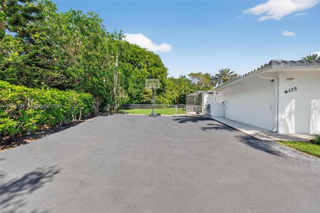 6125 SW 109th St, Pinecrest, FL 33156