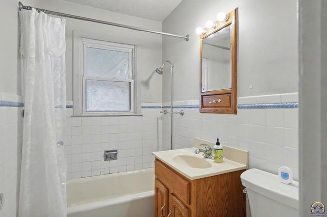 1610 SW 33rd ST, Topeka, KS 66611