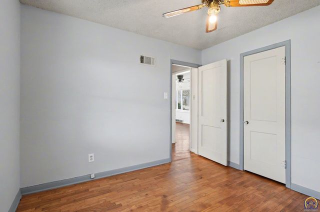 1610 SW 33rd ST, Topeka, KS 66611