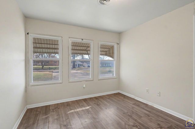 1610 SW 33rd ST, Topeka, KS 66611